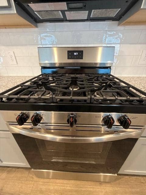 Gas stove