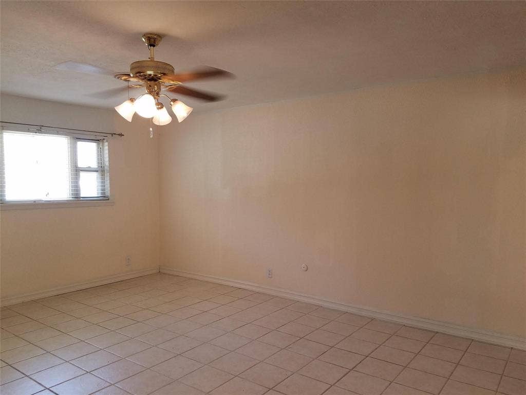 702 Jones Street, Euless, TX 76040 702 Jones Street, Euless, TX 76040