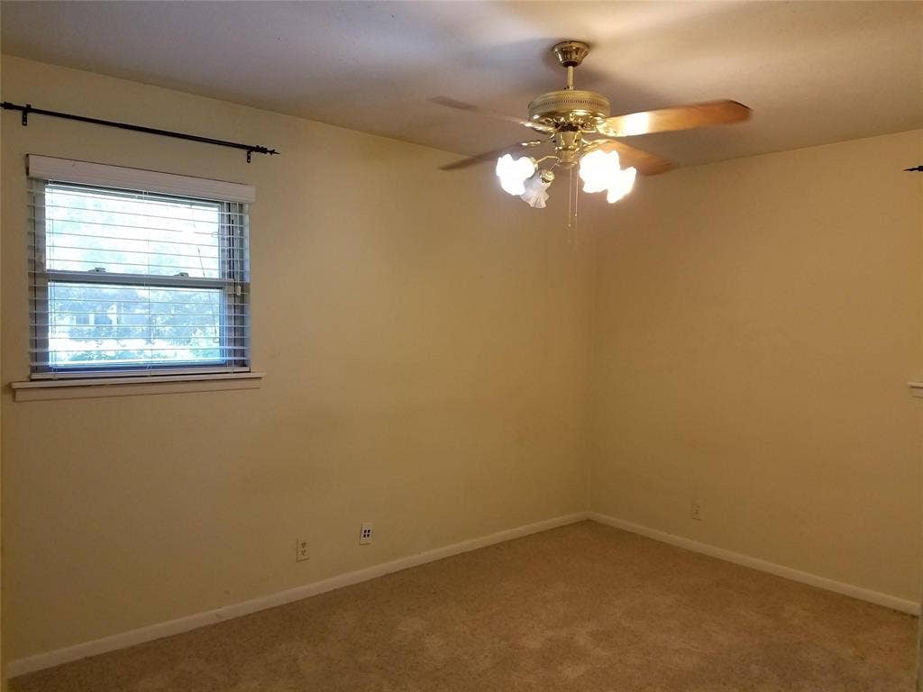 702 Jones Street, Euless, TX 76040 702 Jones Street, Euless, TX 76040