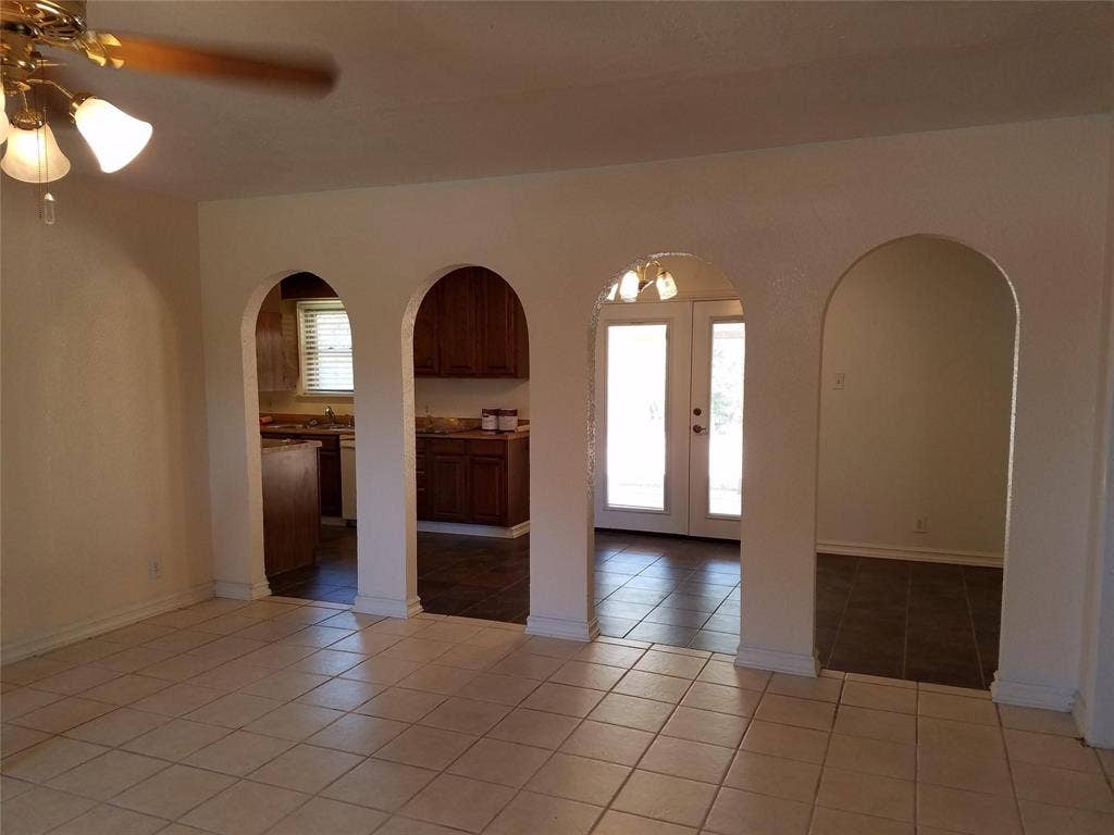 702 Jones Street, Euless, TX 76040 702 Jones Street, Euless, TX 76040