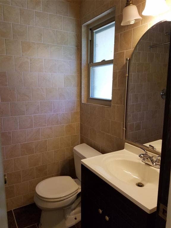 702 Jones Street, Euless, TX 76040 702 Jones Street, Euless, TX 76040