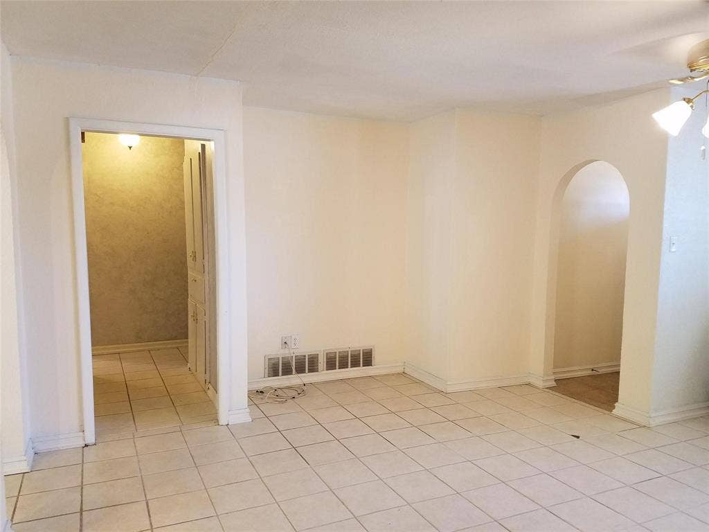 702 Jones Street, Euless, TX 76040 702 Jones Street, Euless, TX 76040