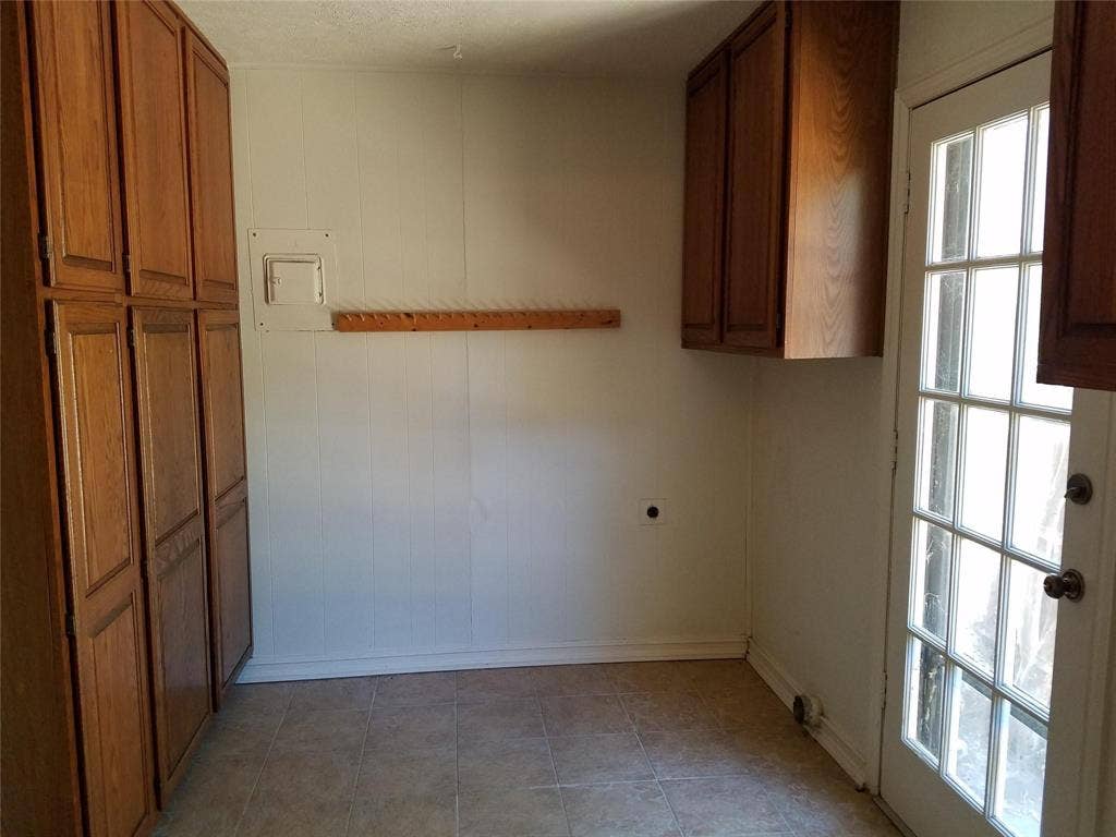 702 Jones Street, Euless, TX 76040 702 Jones Street, Euless, TX 76040