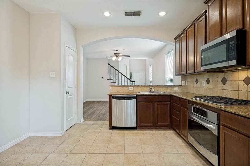 7925 Hannah Street, Plano, TX 75025 7925 Hannah Street, Plano, TX 75025