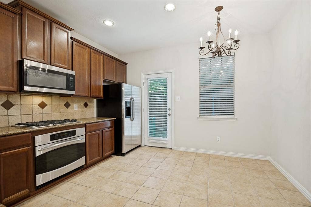 7925 Hannah Street, Plano, TX 75025 7925 Hannah Street, Plano, TX 75025