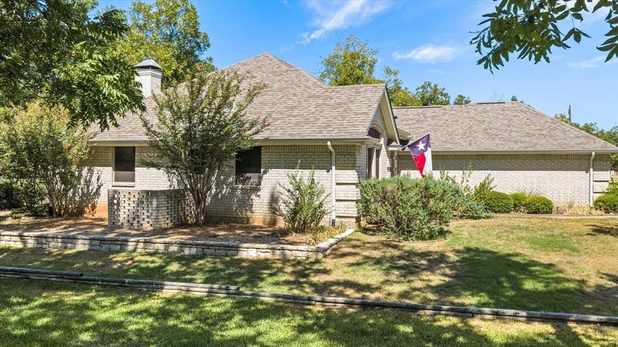Property photo for 9008 Magnolia Vale Drive, Granbury, TX