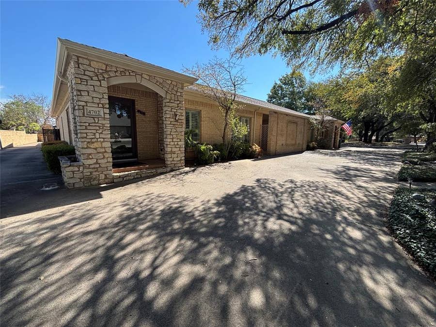 Property photo for 4702 Ranch View Road, Fort Worth, TX