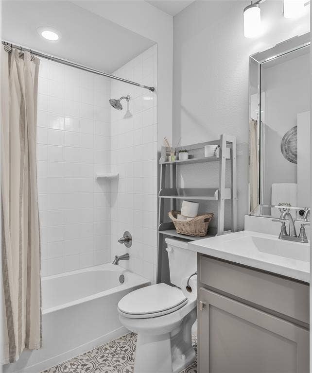2644 Chardonnay Court, Grand Prairie, TX 75054 White subway tile shower surround with a built-in shelf