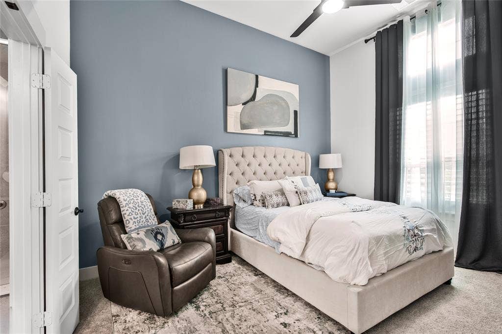 2644 Chardonnay Court, Grand Prairie, TX 75054 Vaulted ceiling, ceiling fan, accent wall, window with blinds, and white door