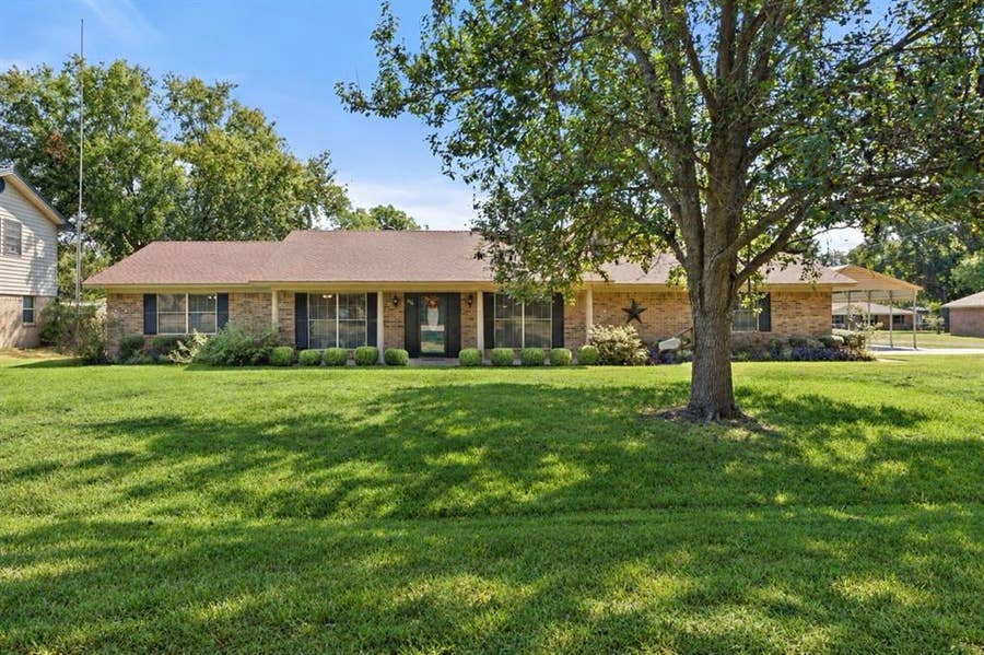 Property photo for 416 Azalea Street, Chandler, TX
