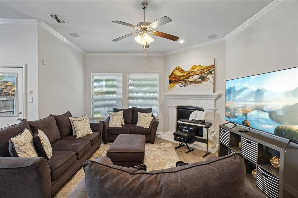 706 Dover Drive, Midlothian, TX 76065