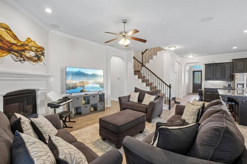 706 Dover Drive, Midlothian, TX 76065