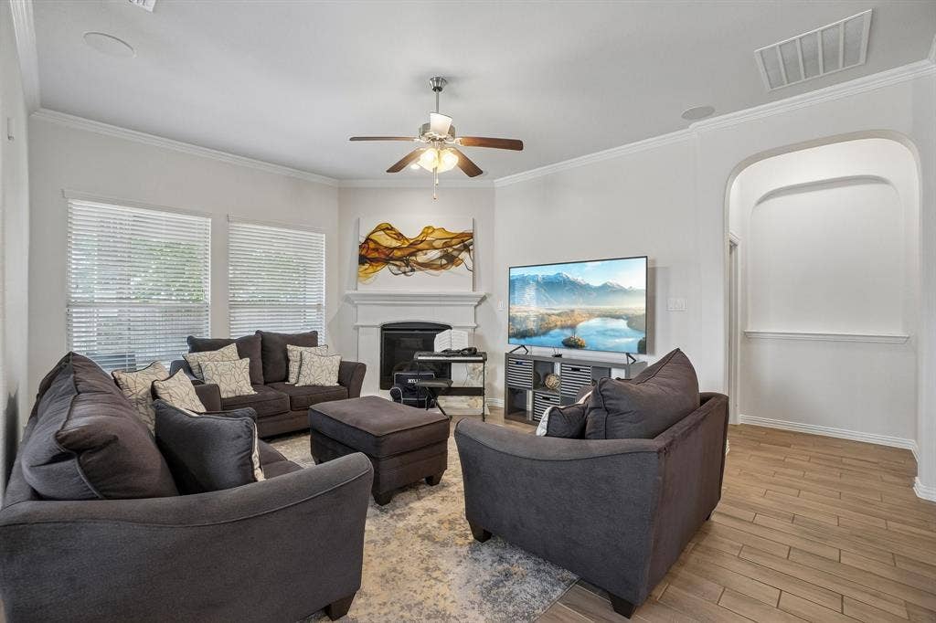 706 Dover Drive, Midlothian, TX 76065