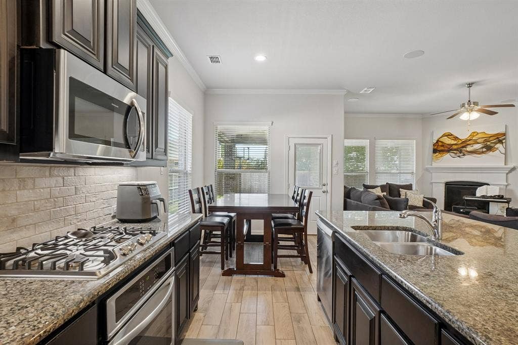 706 Dover Drive, Midlothian, TX 76065