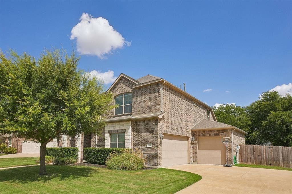 706 Dover Drive, Midlothian, TX 76065