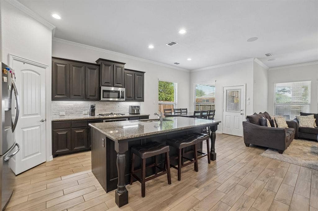 706 Dover Drive, Midlothian, TX 76065