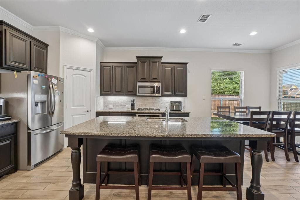 706 Dover Drive, Midlothian, TX 76065