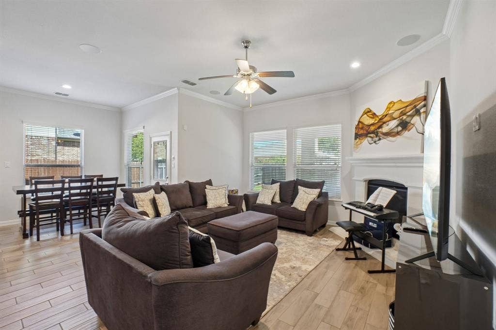 706 Dover Drive, Midlothian, TX 76065