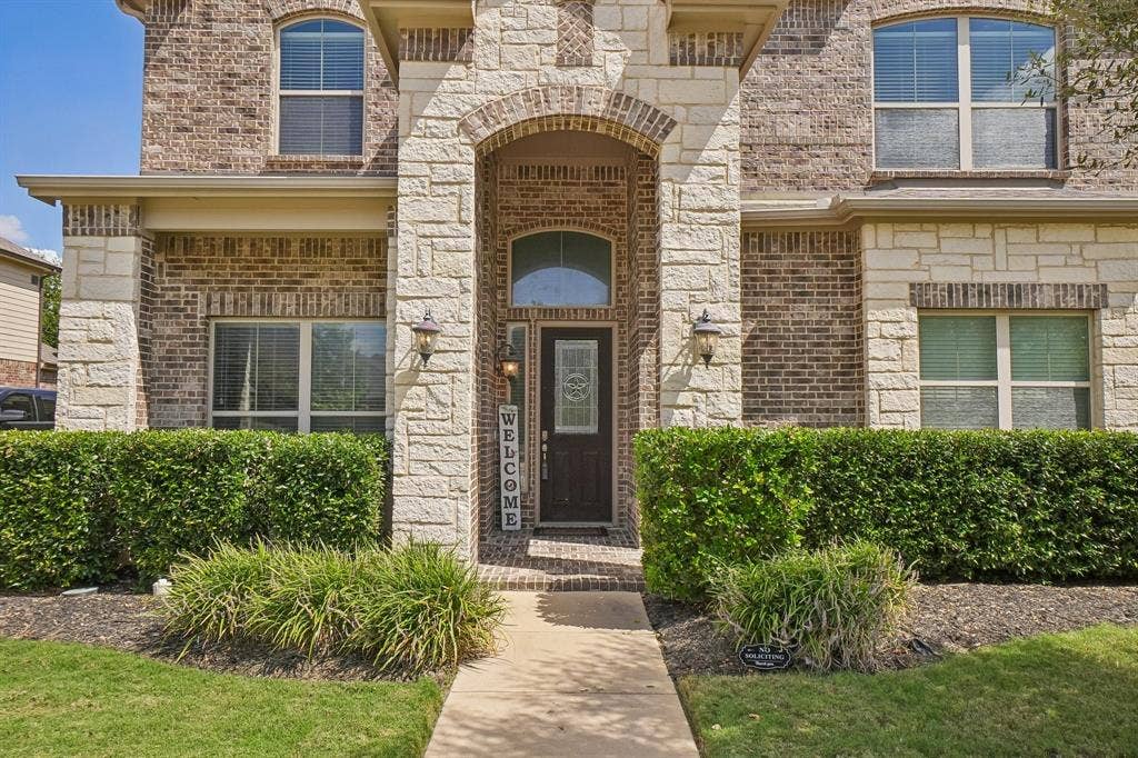706 Dover Drive, Midlothian, TX 76065