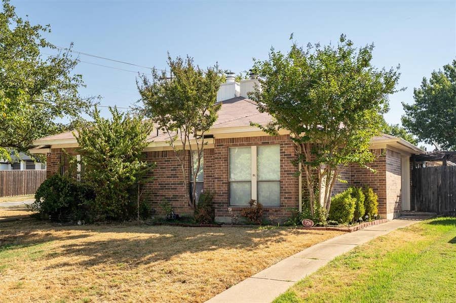Property photo for 726 Michol Street, Grapevine, TX