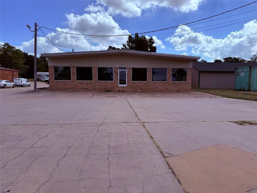 Property photo for 622 W Broadway Street, Winnsboro, TX
