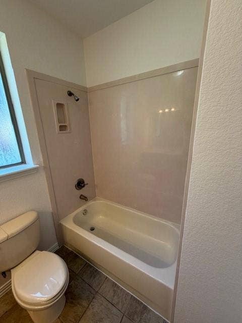 500 Leatherman Drive, Saginaw, TX 76179 Bathtub with integrated shower, showerhead, and faucet