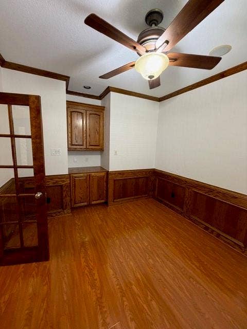 500 Leatherman Drive, Saginaw, TX 76179 Wood-finish flooring with wainscoting and crown molding