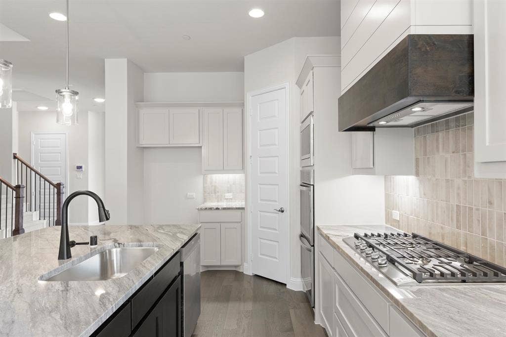 708 Splendor Drive, McKinney, TX 75072 12. 708 Splendor - Kitchen (3)