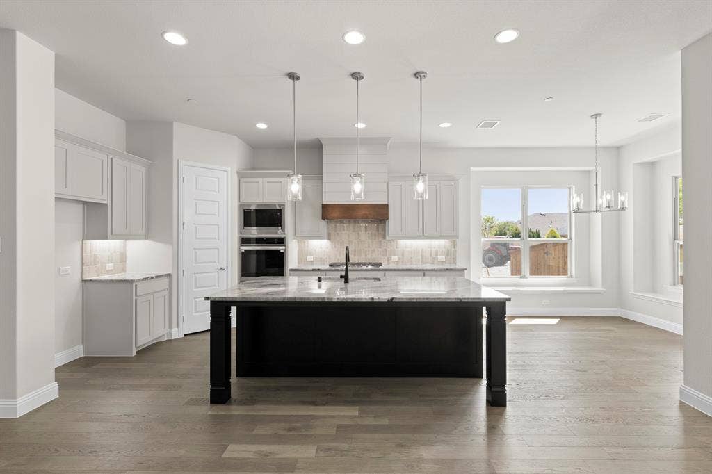 708 Splendor Drive, McKinney, TX 75072 10. 708 Splendor - Kitchen