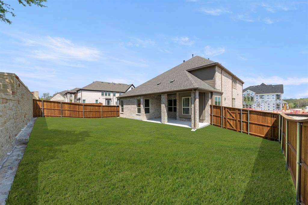 708 Splendor Drive, McKinney, TX 75072 27. 708 Splendor - Back (2)