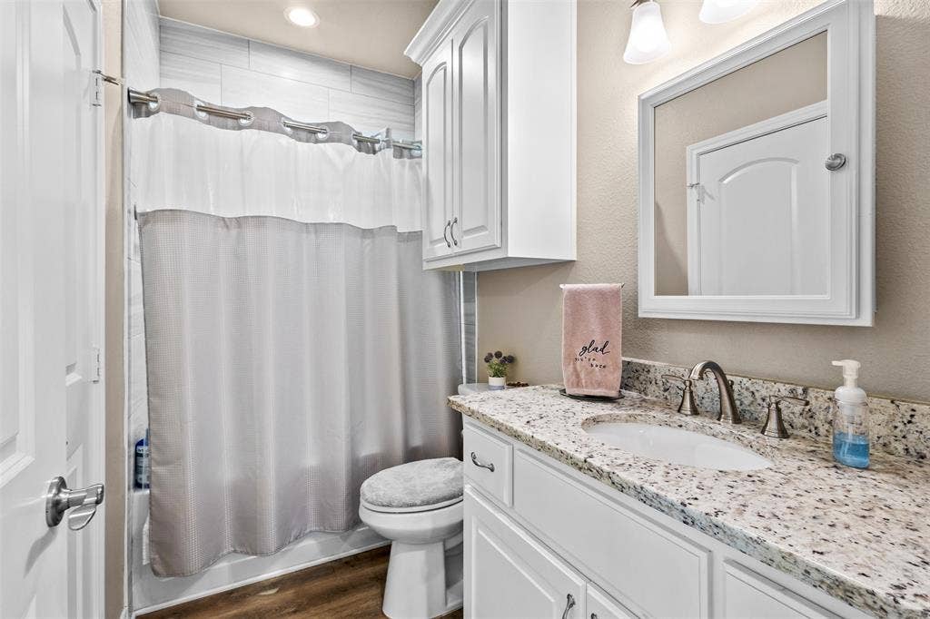 122 Redondo Drive, Gun Barrel City, TX 75156