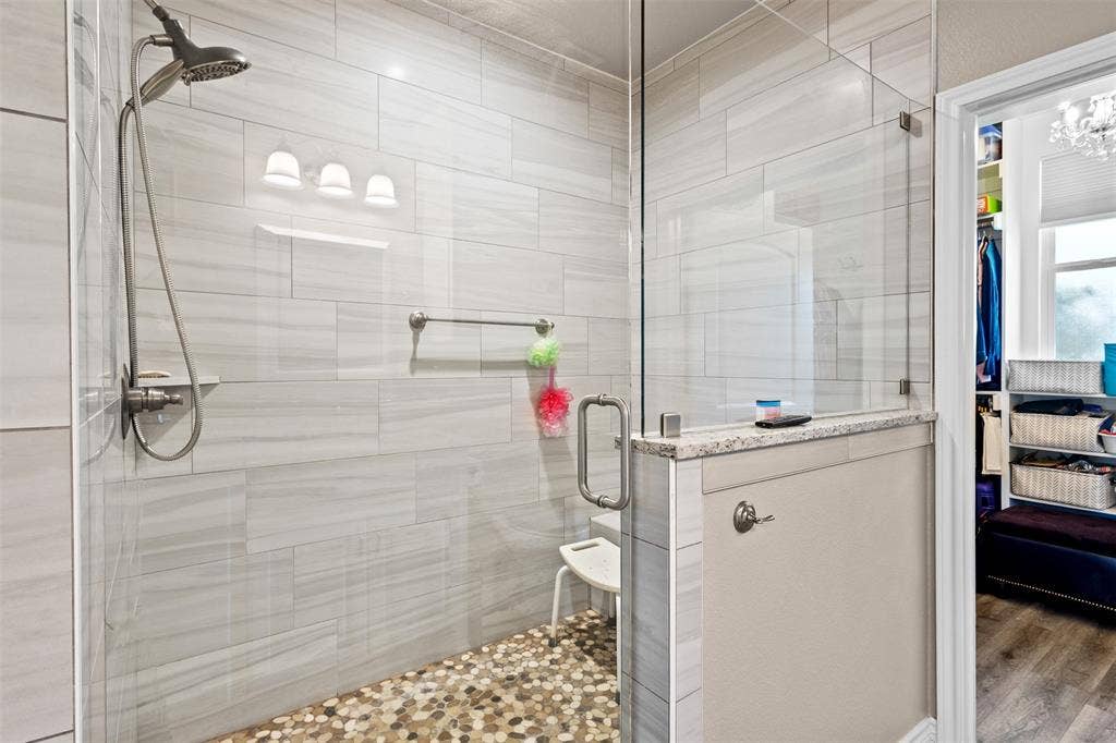 122 Redondo Drive, Gun Barrel City, TX 75156