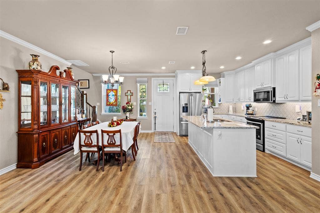 122 Redondo Drive, Gun Barrel City, TX 75156
