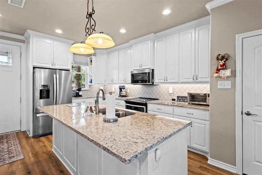 122 Redondo Drive, Gun Barrel City, TX 75156