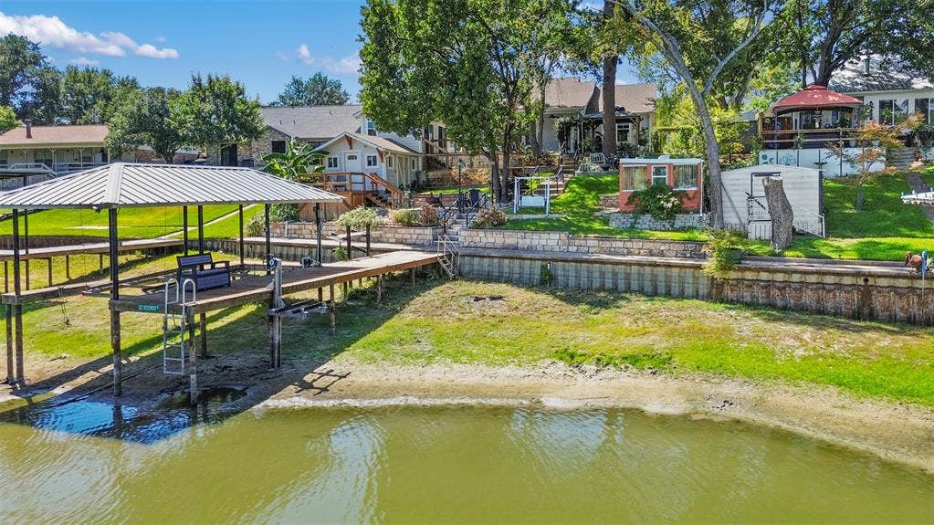 122 Redondo Drive, Gun Barrel City, TX 75156