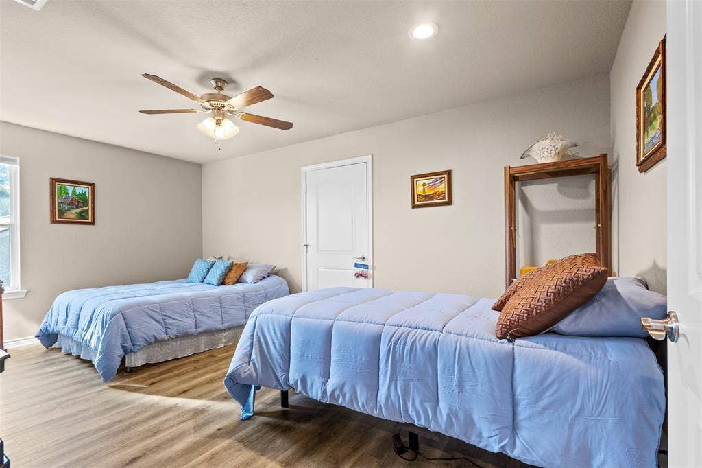 122 Redondo Drive, Gun Barrel City, TX 75156