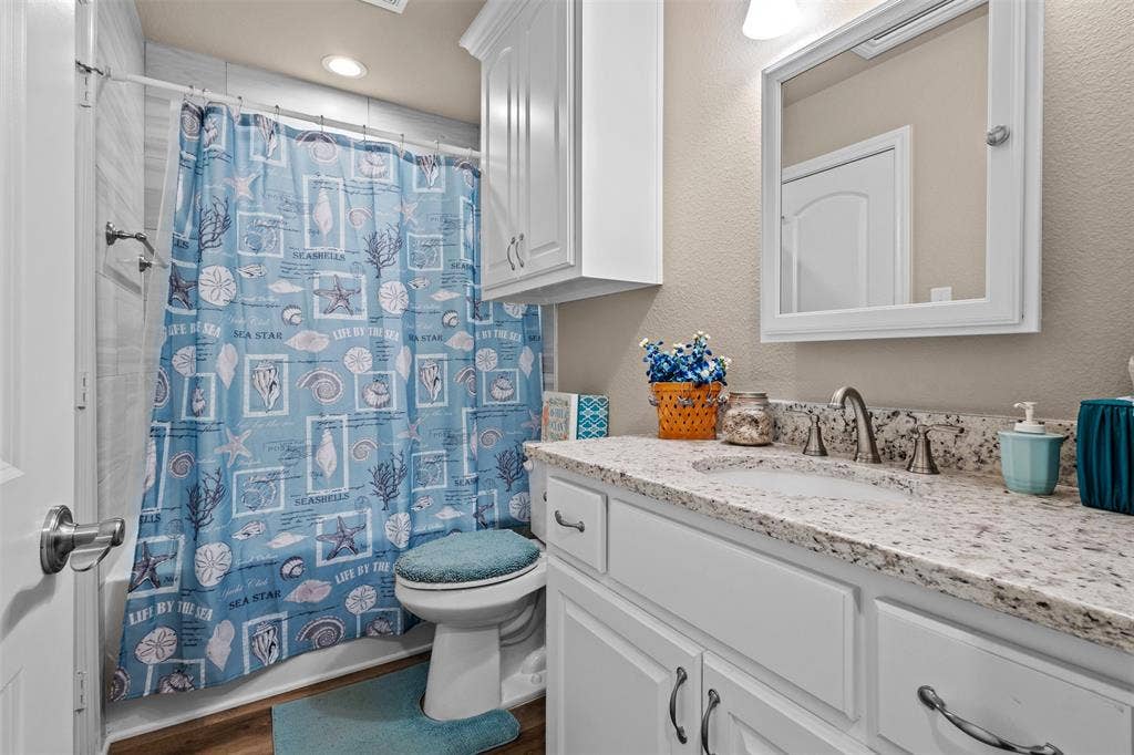 122 Redondo Drive, Gun Barrel City, TX 75156