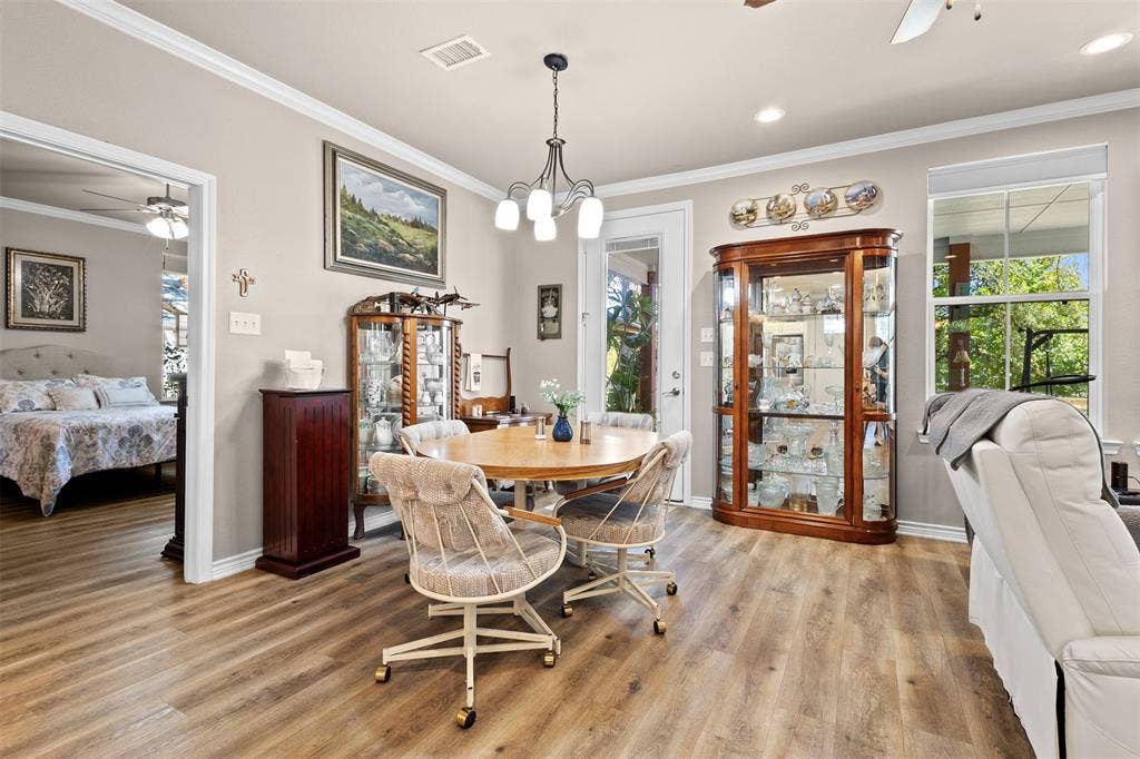 122 Redondo Drive, Gun Barrel City, TX 75156