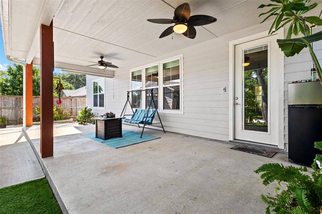 122 Redondo Drive, Gun Barrel City, TX 75156
