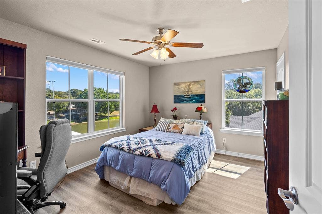 122 Redondo Drive, Gun Barrel City, TX 75156