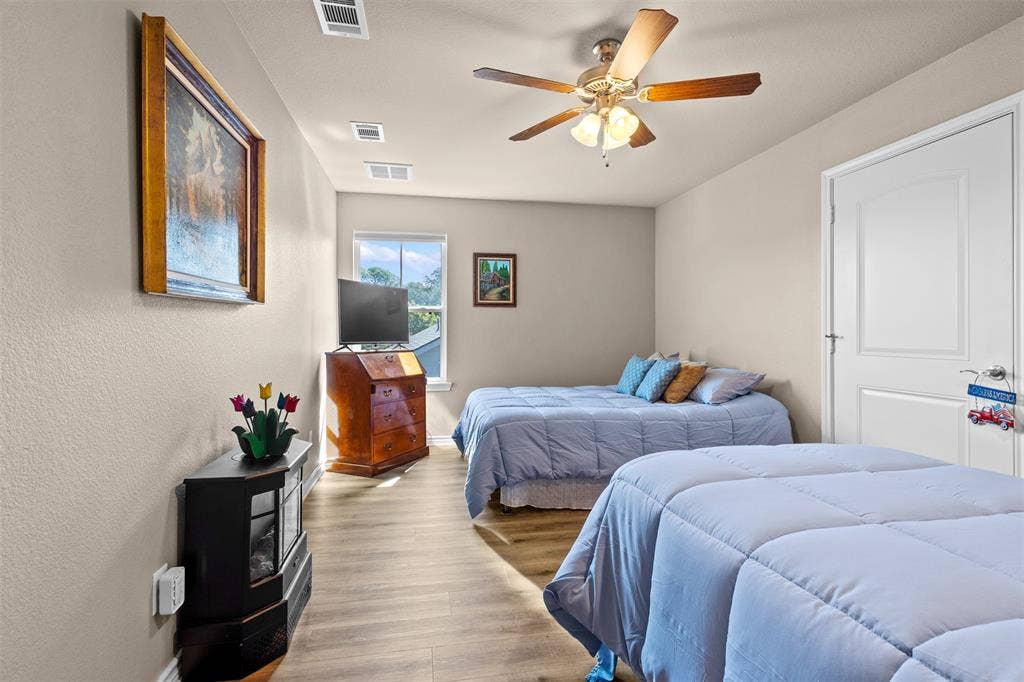 122 Redondo Drive, Gun Barrel City, TX 75156