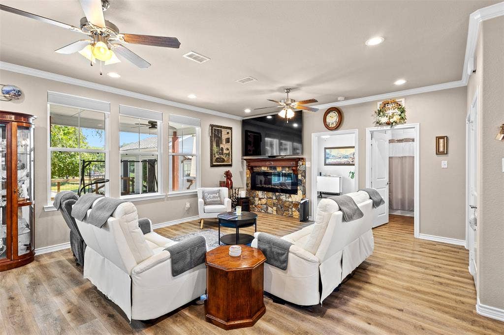122 Redondo Drive, Gun Barrel City, TX 75156