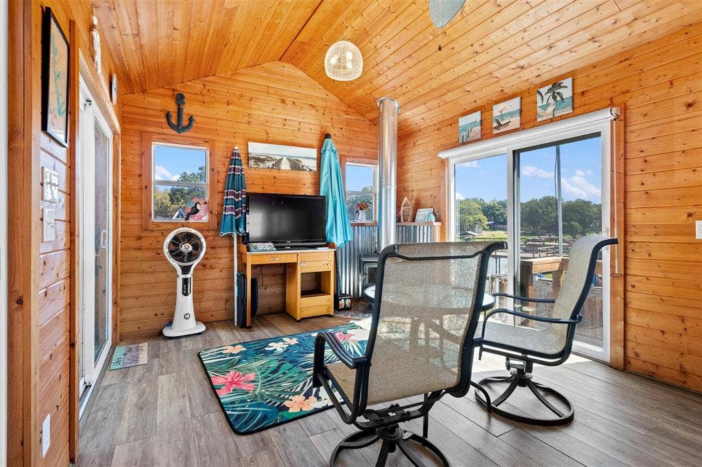 122 Redondo Drive, Gun Barrel City, TX 75156