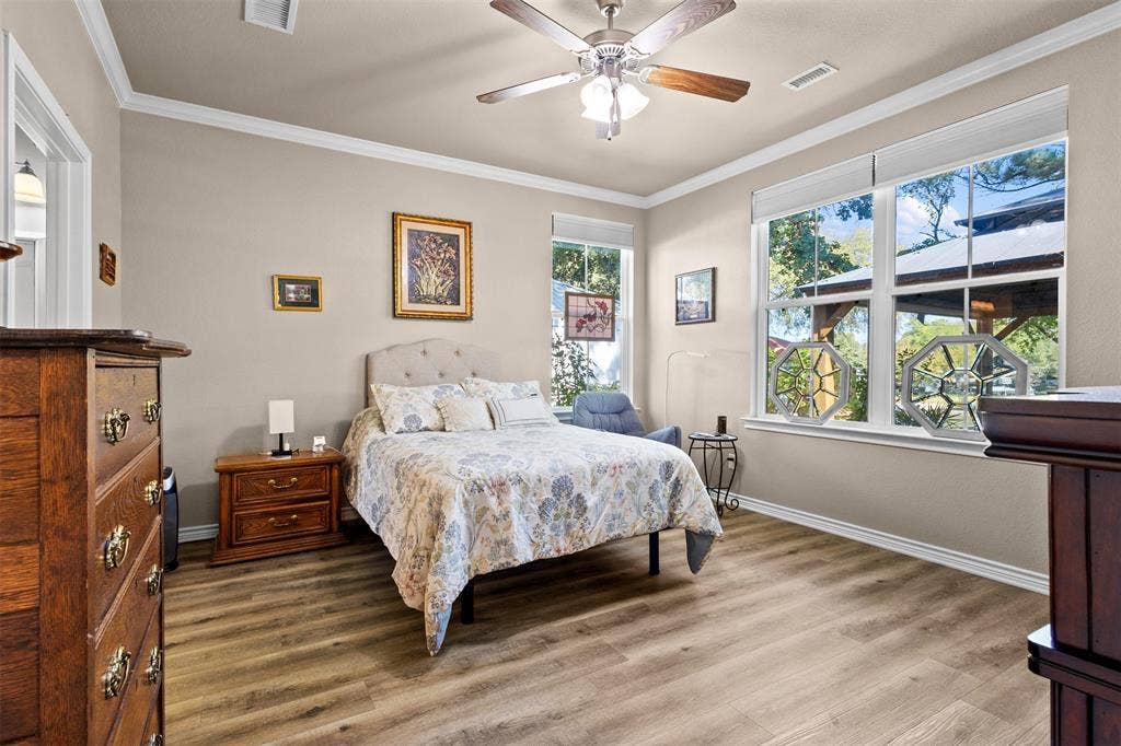 122 Redondo Drive, Gun Barrel City, TX 75156