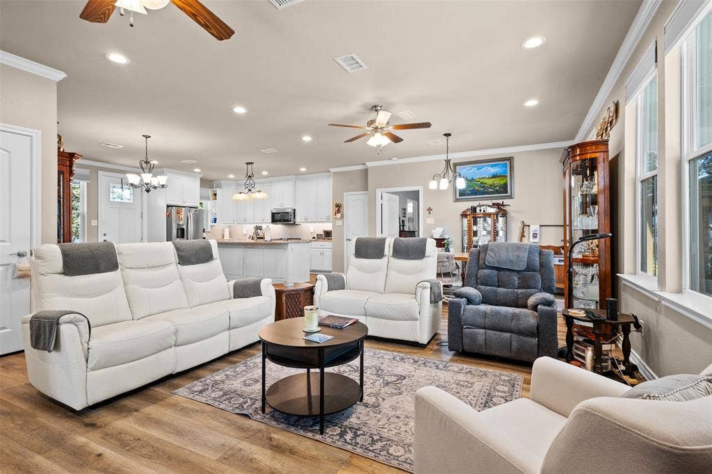 122 Redondo Drive, Gun Barrel City, TX 75156