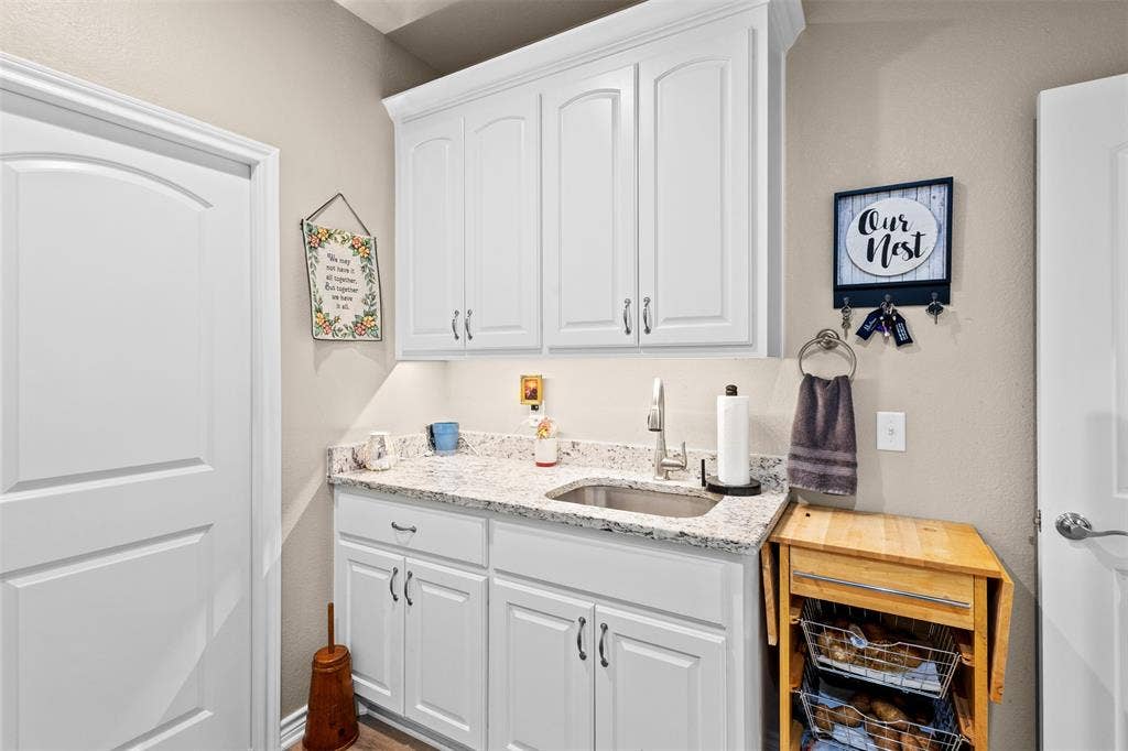 122 Redondo Drive, Gun Barrel City, TX 75156
