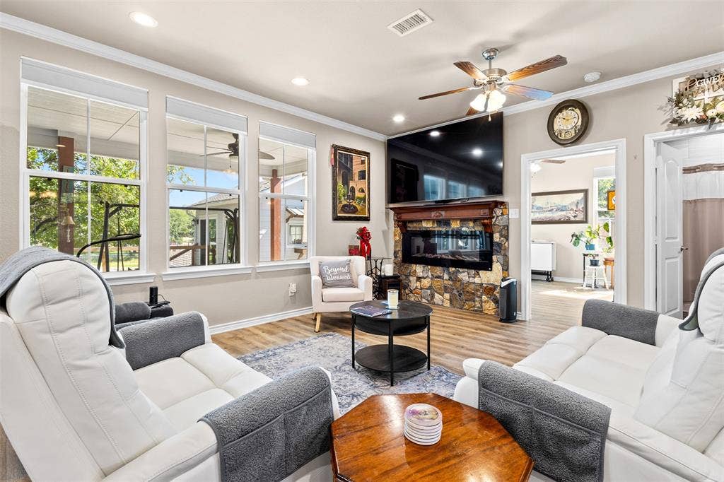 122 Redondo Drive, Gun Barrel City, TX 75156