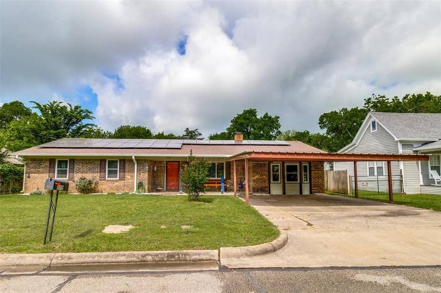 Property photo for 809 Beech Street, Bonham, TX