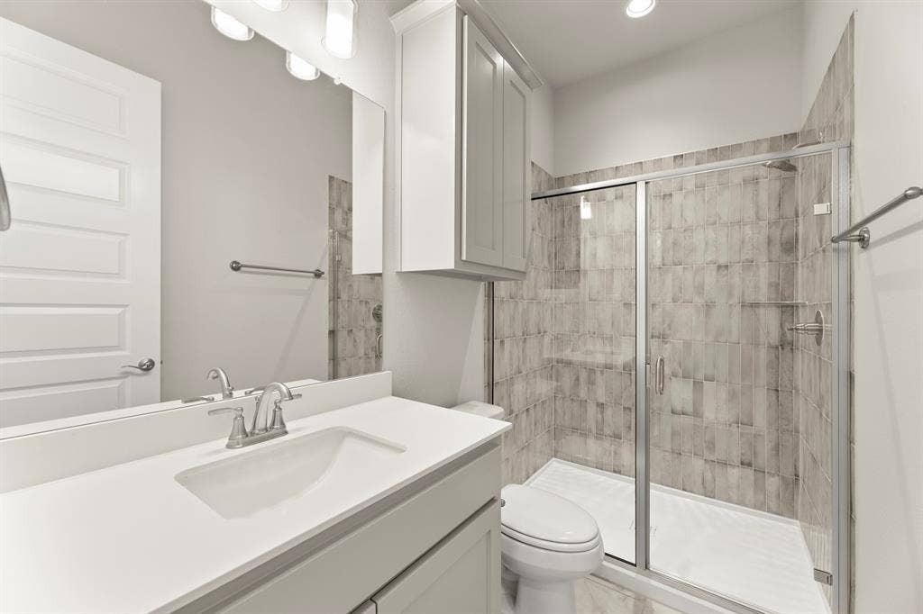 2704 Emerald Shallows Drive, McKinney, TX 75072 07. 2704 Emerald Shallows - 2ND Bath