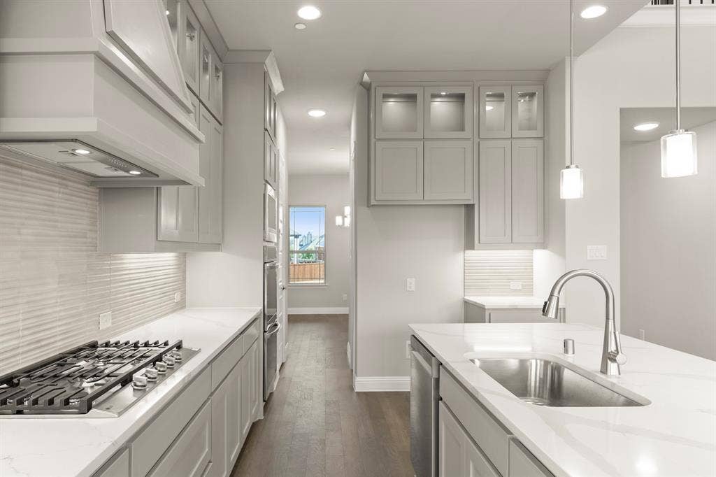 2704 Emerald Shallows Drive, McKinney, TX 75072 12. 2704 Emerald Shallows - Kitchen (3)